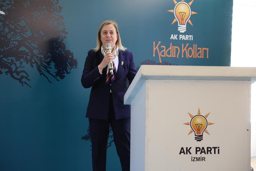 İZMİR'DE AK PARTİLİ KADINLAR TEŞKİLAT ÇALIŞTAYINDA