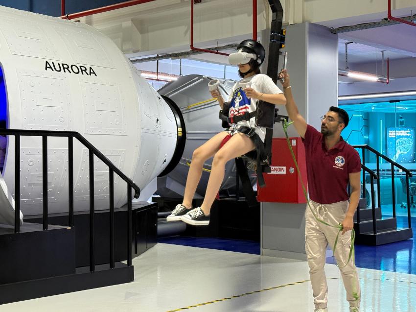 İZMİRLİ ÖĞRENCİLERDEN UZAY KAMPI İLGİSİ