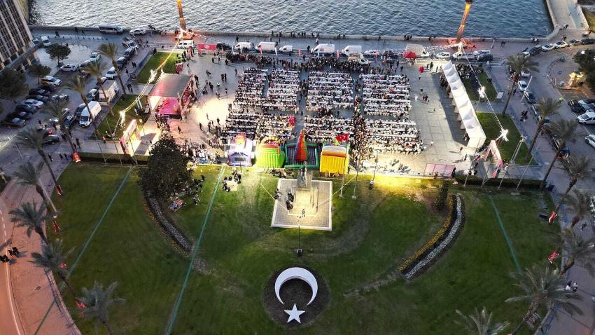 TÜGVA'DAN CUMHURİYET MEYDANI'NDA İFTAR SOFRASI