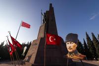 DEVRİM ŞEHİTLERİ MENEMEN'DE ANILDI