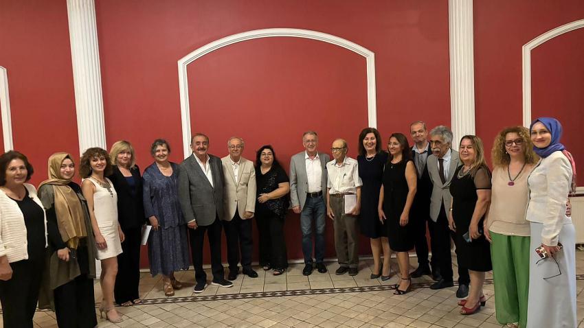 İZMİRLİ AVUKATLAR KULAKLARIN PASINI SİLDİ