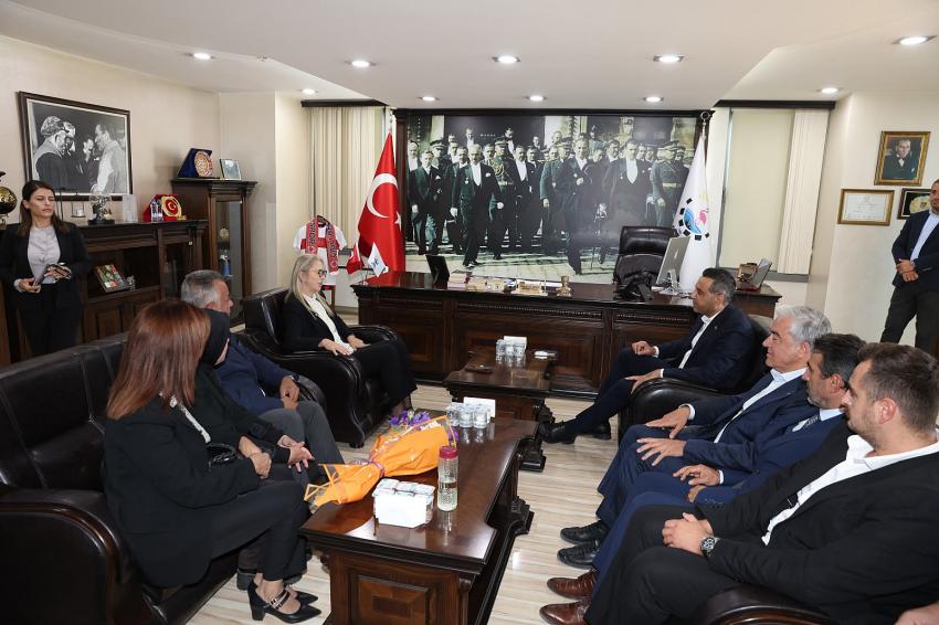 AK PARTİ'YE GEÇEN YILDIZ'A PARTİLİLERDEN ZİYARET