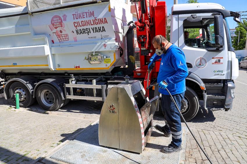 KARŞIYAKA'DA TEMİZLİK ZAMANI