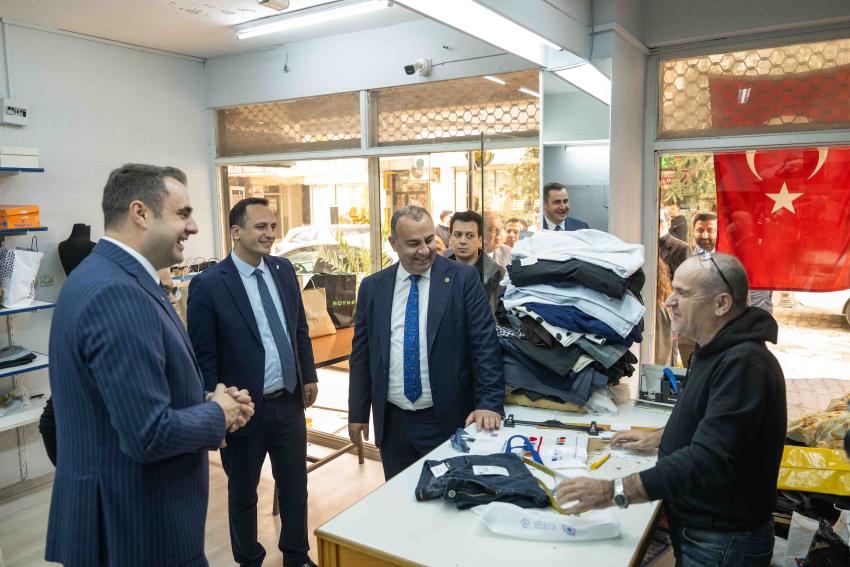 CHP SAHAYA BORNOVA'DAN İNDİ