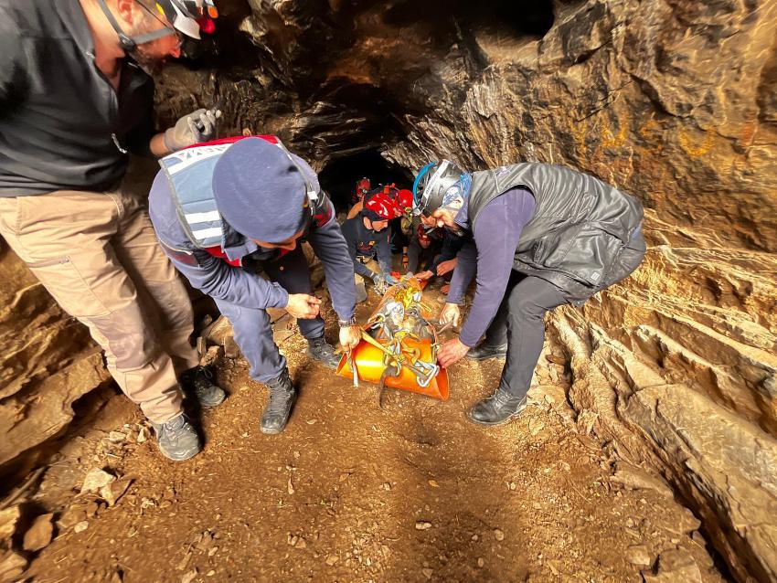 MAĞARADA AZRAİL İLE 9 SAAT