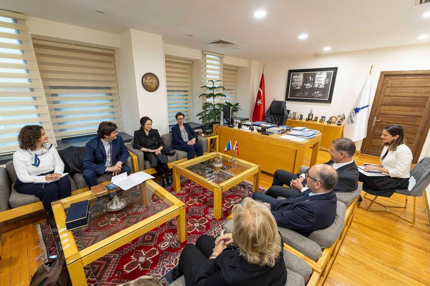 FRANSA TAM KADRO CEMİL TUGAY'I ZİYARET ETTİ