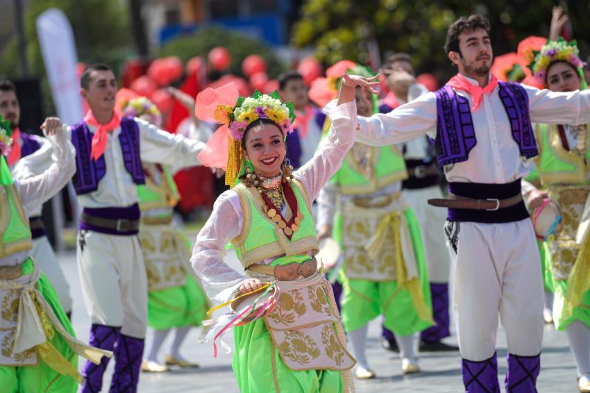 İZMİR'DE 19 MAYIS COŞKUSU