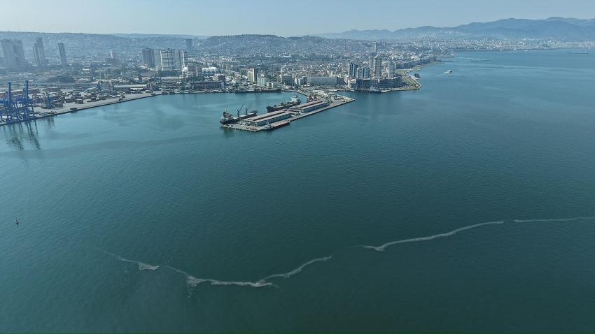 İZMİR KÖRFEZİ ELDEN GİDİYOR HERKES SEYREDİYOR