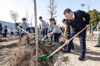 4 BİN METREKARELİK BETONU ÇOCUKLARLA SÖKTÜ