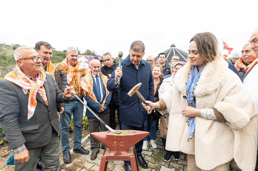 CEMİL-ÖZNUR TUGAY ÇİFTİ DEMİR DÖVDÜ