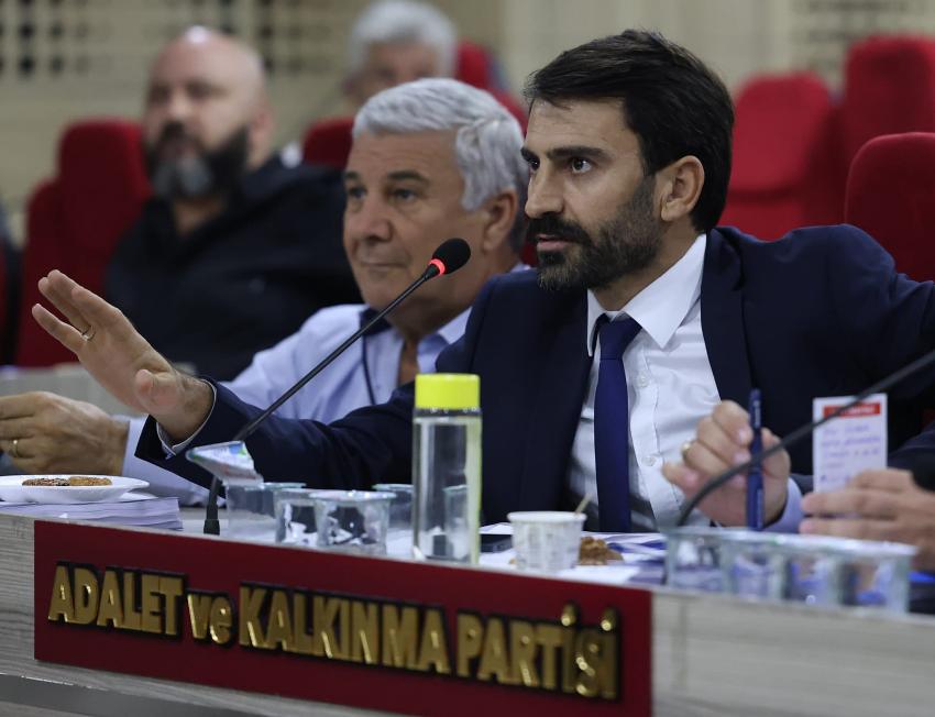 AK PARTİLİ KİŞİLİ: 'İZMİR'DE ÇUKURLAR HALKI BEZDİRDİ'