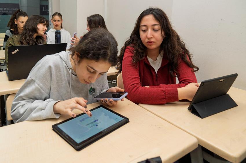 İZMİRLİ ÖĞRENCİLER BU UYGULAMA SİZİN İÇİN